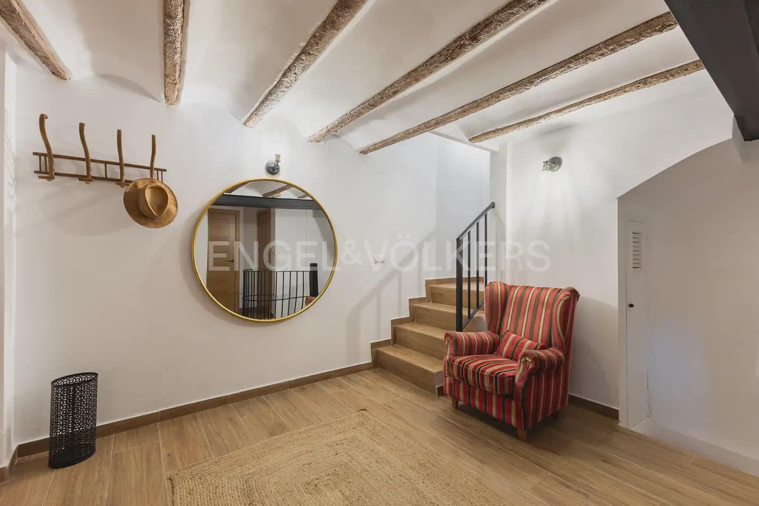4 bedroom Townhouse for sale in Requena - € 370,000 (Ref: 9898005)