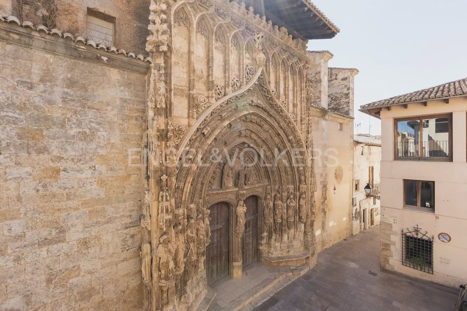 4 bedroom Townhouse for sale in Requena - € 370,000 (Ref: 9898005)