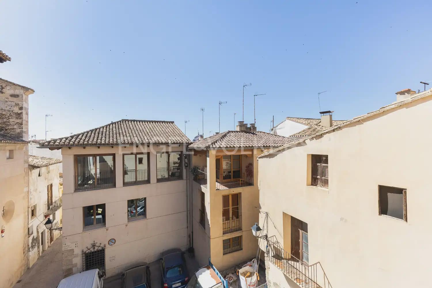 4 bedroom Townhouse for sale in Requena - € 370,000 (Ref: 9898005)