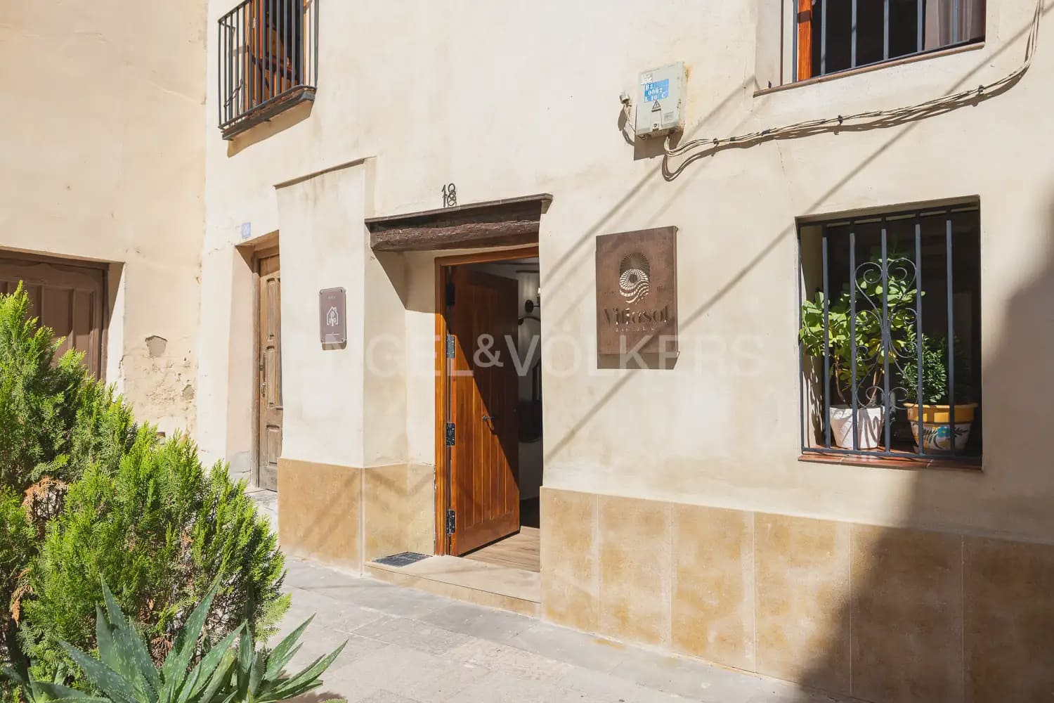 4 bedroom Townhouse for sale in Requena - € 370,000 (Ref: 9898005)
