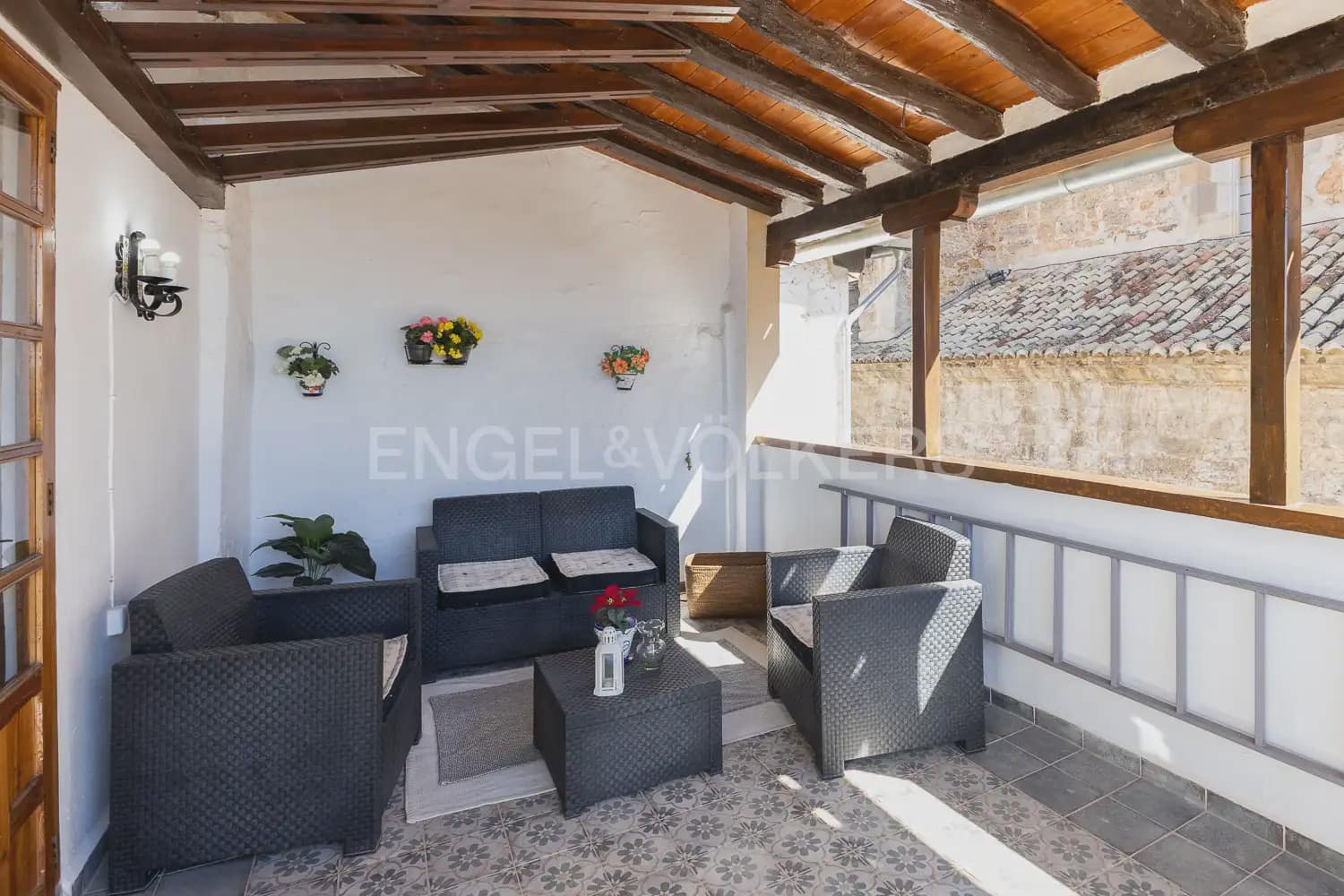 4 bedroom Townhouse for sale in Requena - € 370,000 (Ref: 9898005)