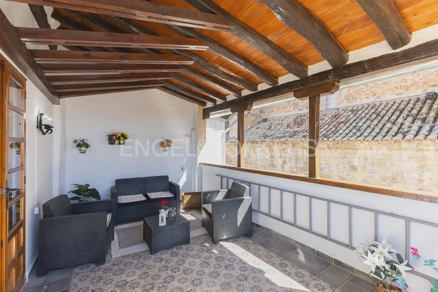 4 bedroom Townhouse for sale in Requena - € 370,000 (Ref: 9898005)