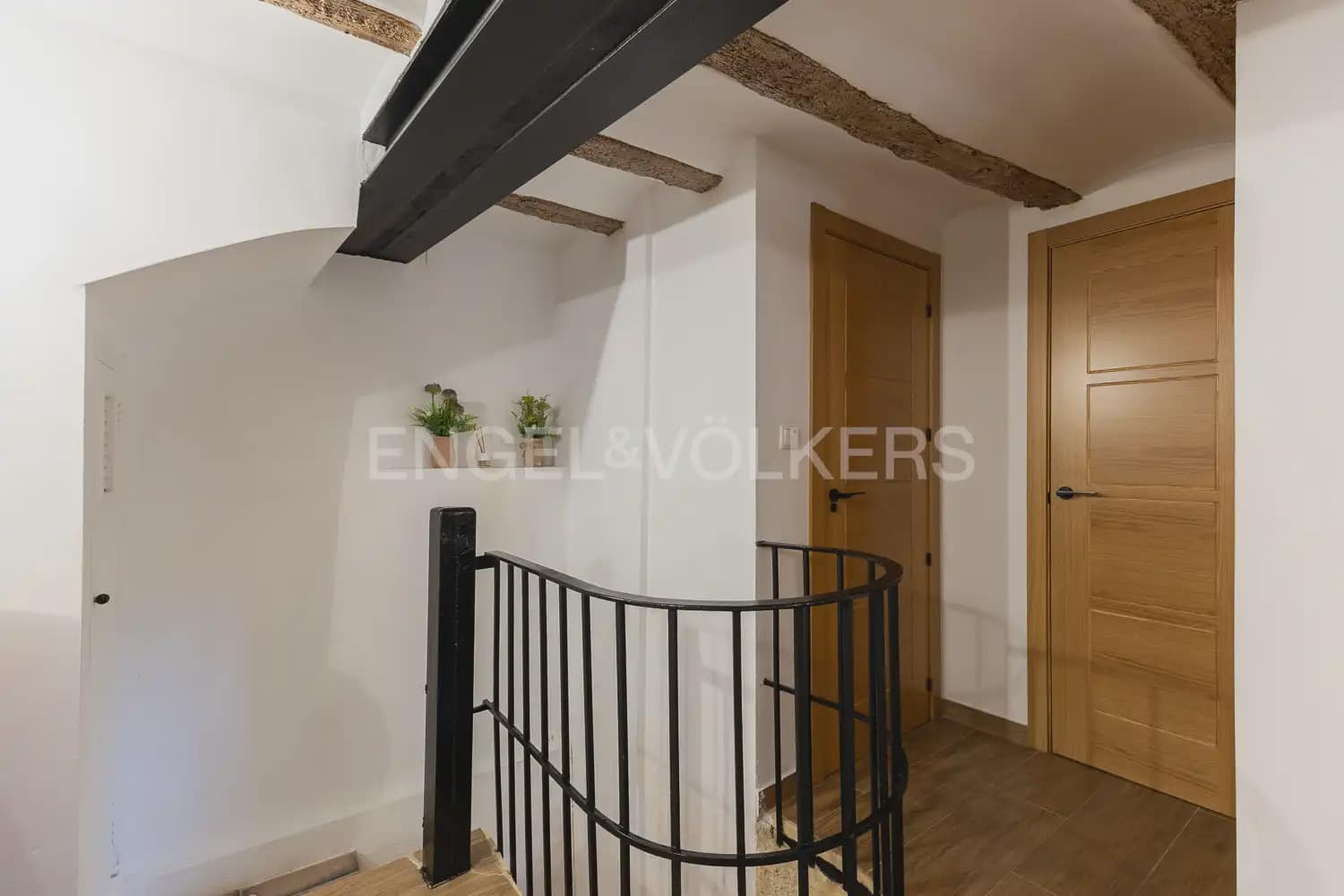 4 bedroom Townhouse for sale in Requena - € 370,000 (Ref: 9898005)