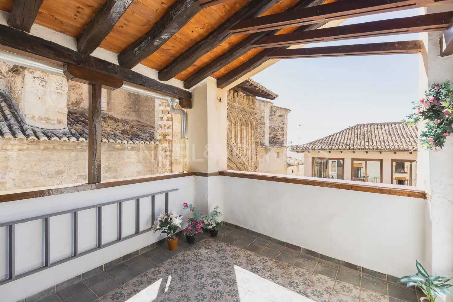 4 bedroom Townhouse for sale in Requena - € 370,000 (Ref: 9898005)