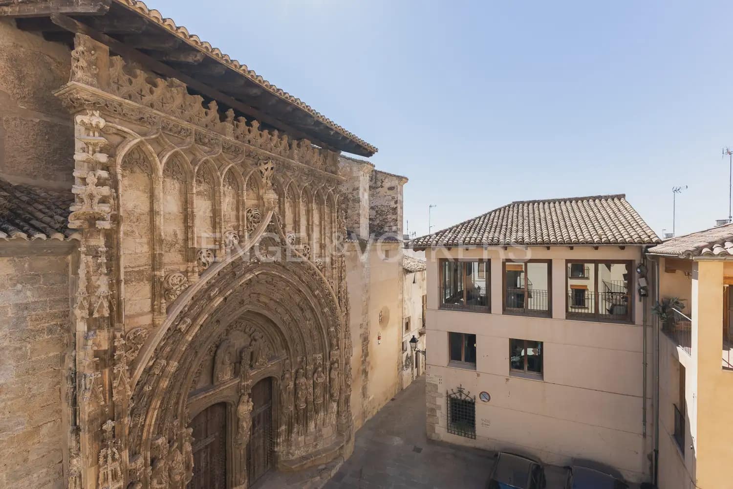 4 bedroom Townhouse for sale in Requena - € 370,000 (Ref: 9898005)
