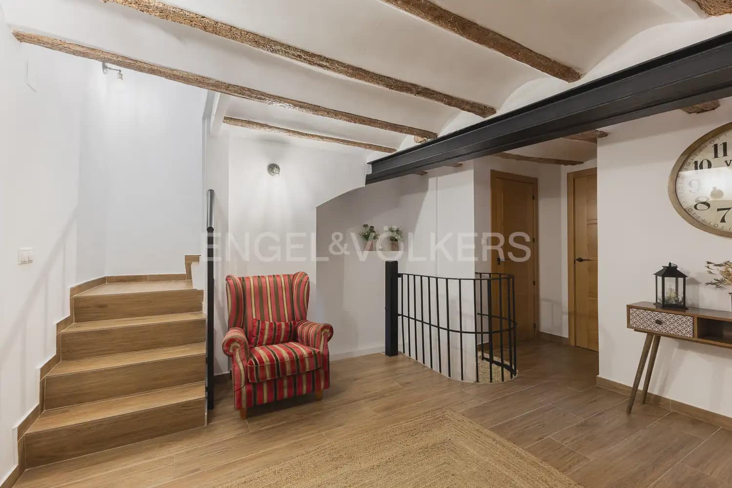 4 bedroom Townhouse for sale in Requena - € 370,000 (Ref: 9898005)