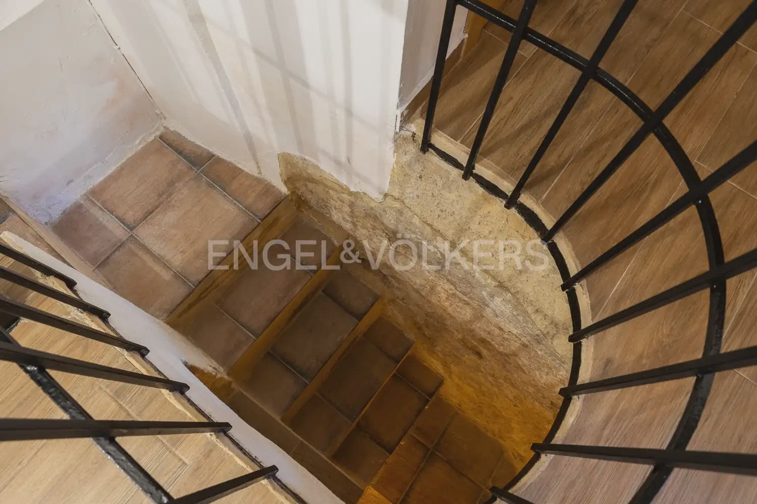 4 bedroom Townhouse for sale in Requena - € 370,000 (Ref: 9898005)
