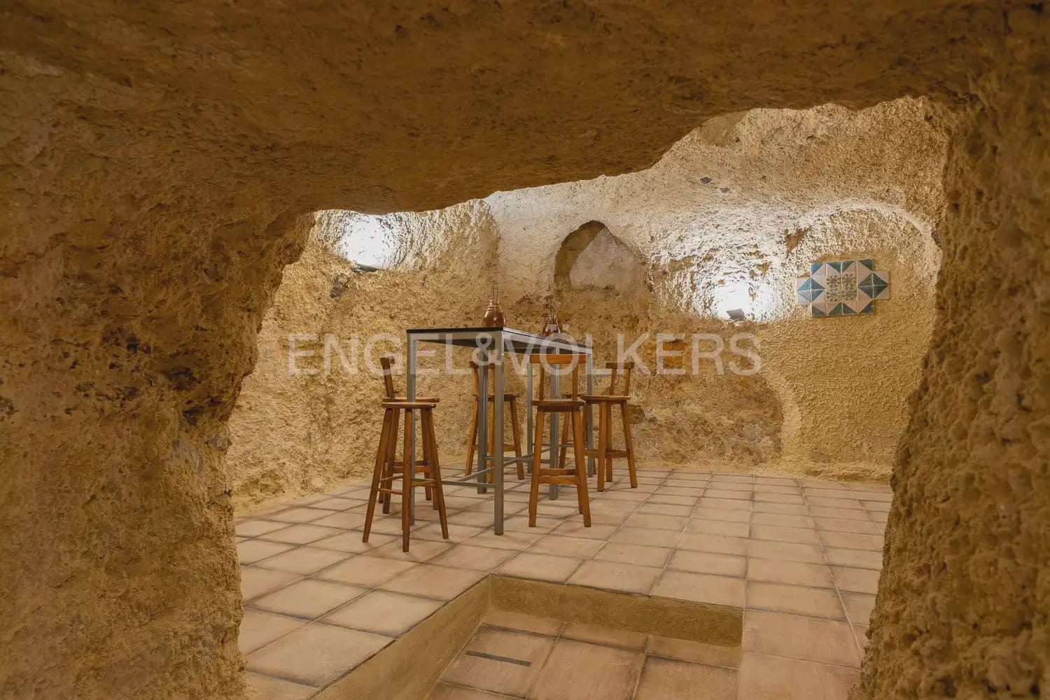 4 bedroom Townhouse for sale in Requena - € 370,000 (Ref: 9898005)