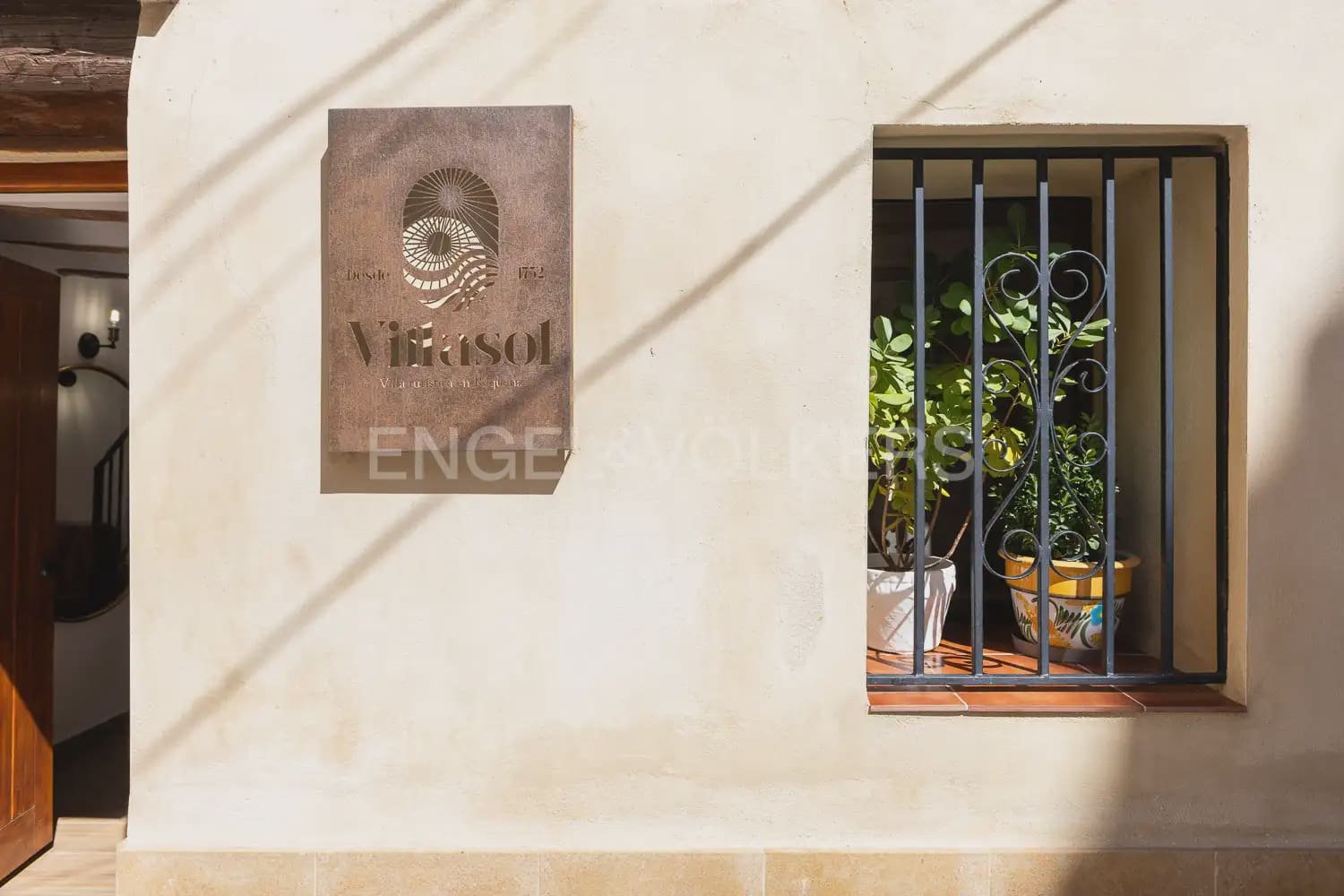 4 bedroom Townhouse for sale in Requena - € 370,000 (Ref: 9898005)