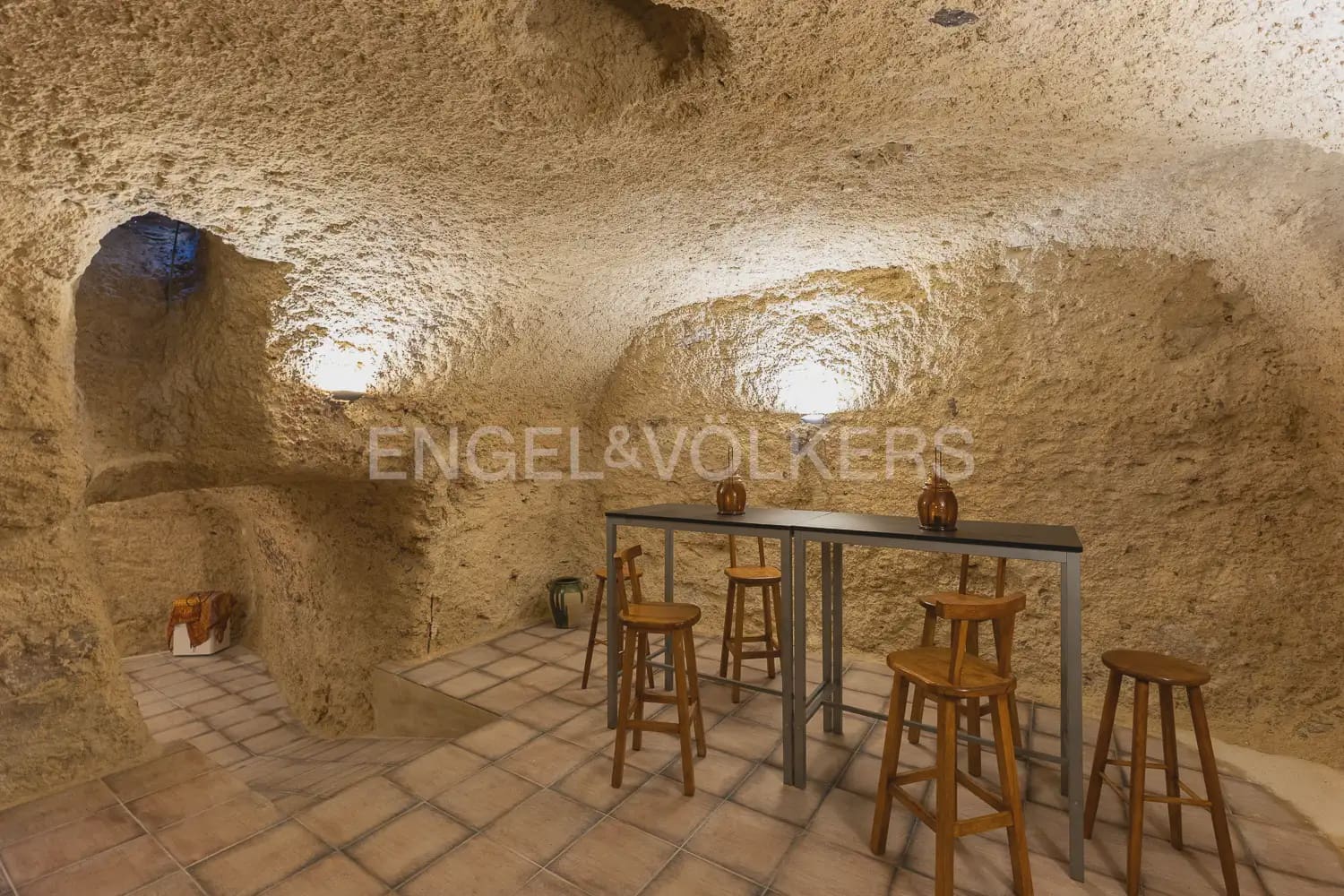 4 bedroom Townhouse for sale in Requena - € 370,000 (Ref: 9898005)