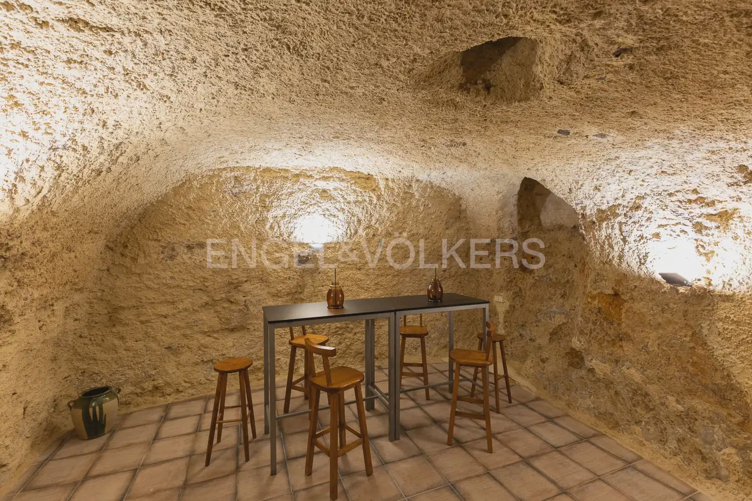 4 bedroom Townhouse for sale in Requena - € 370,000 (Ref: 9898005)