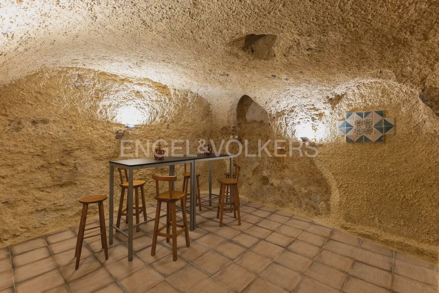 4 bedroom Townhouse for sale in Requena - € 370,000 (Ref: 9898005)