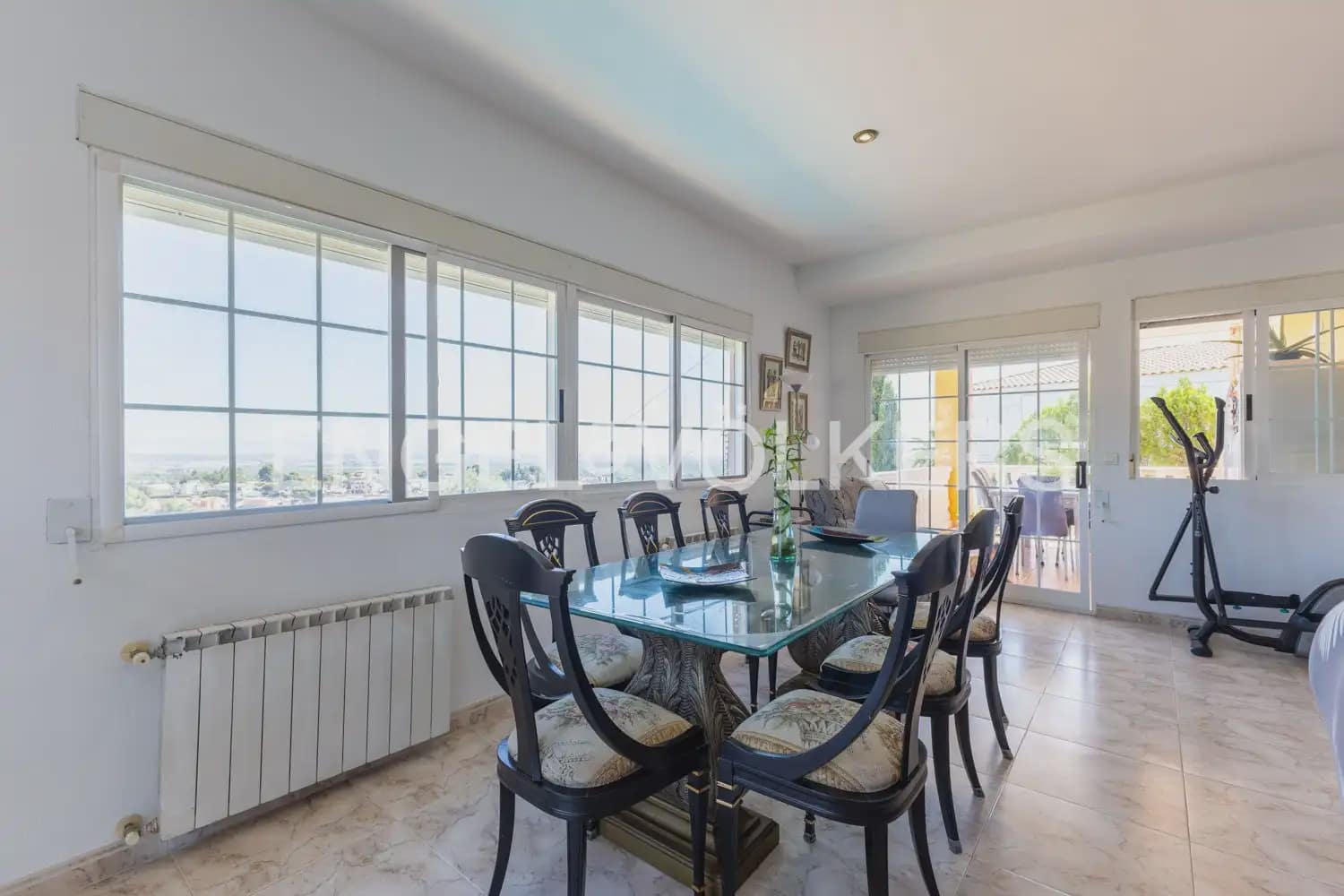 4 soveværelse Villa til salg i Chiva med swimmingpool garage - € 378.000 (Ref: 9898007)