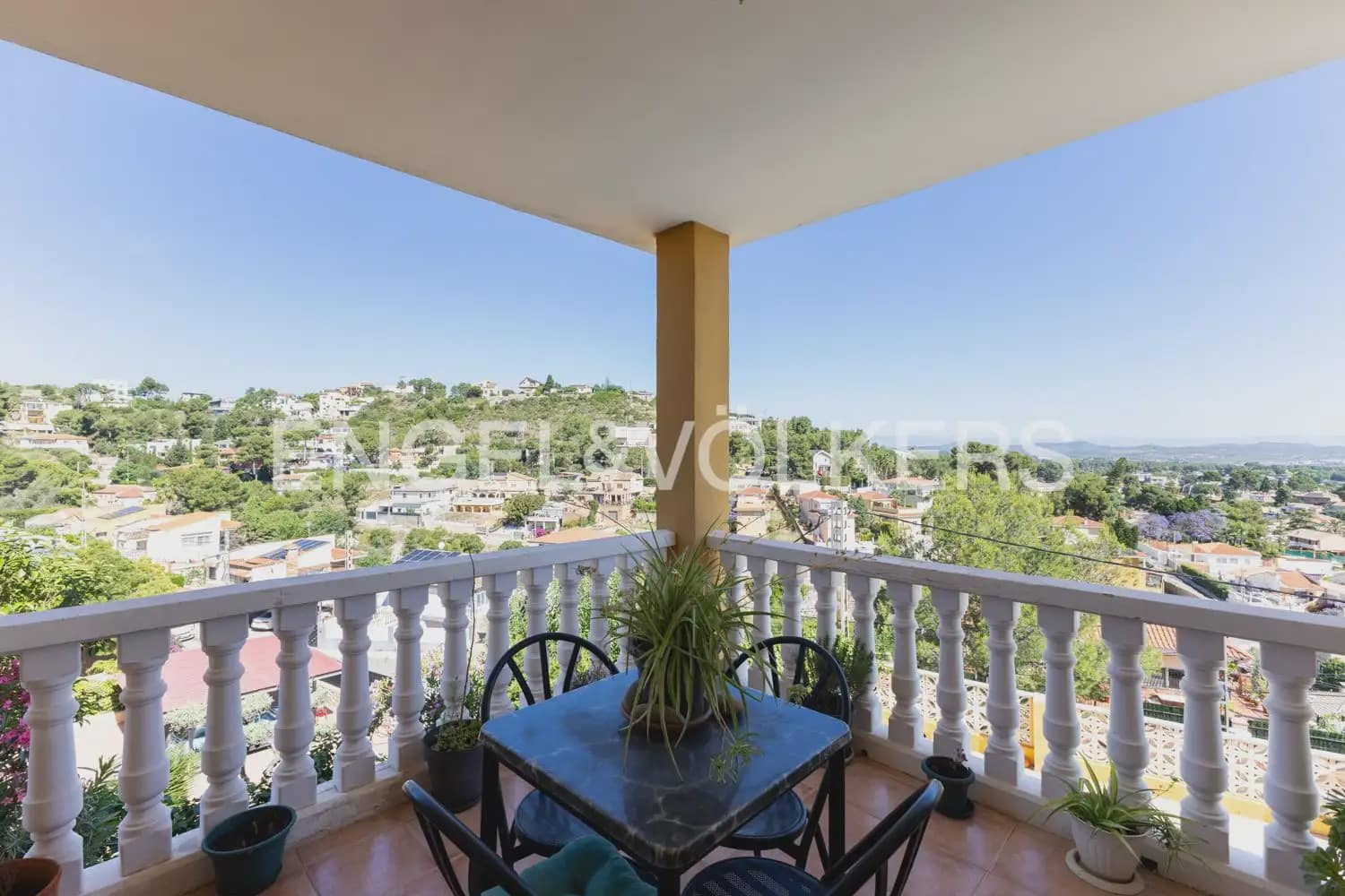 4 soveværelse Villa til salg i Chiva med swimmingpool garage - € 378.000 (Ref: 9898007)