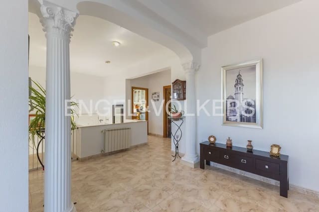 4 soveværelse Villa til salg i Chiva med swimmingpool garage - € 378.000 (Ref: 9898007)