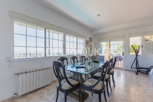 4 soveværelse Villa til salg i Chiva med swimmingpool garage - € 378.000 (Ref: 9898007)