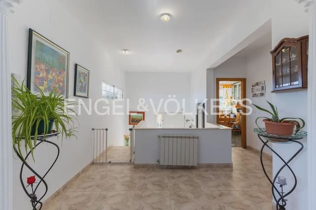 4 soveværelse Villa til salg i Chiva med swimmingpool garage - € 378.000 (Ref: 9898007)
