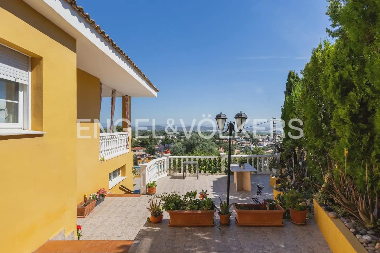 4 soveværelse Villa til salg i Chiva med swimmingpool garage - € 378.000 (Ref: 9898007)