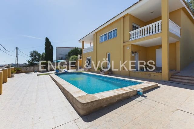 4 soveværelse Villa til salg i Chiva med swimmingpool garage - € 378.000 (Ref: 9898007)