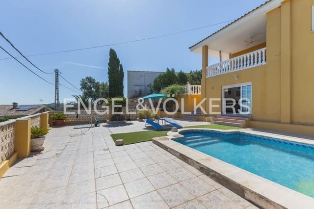 4 soveværelse Villa til salg i Chiva med swimmingpool garage - € 378.000 (Ref: 9898007)
