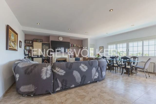 4 soveværelse Villa til salg i Chiva med swimmingpool garage - € 378.000 (Ref: 9898007)