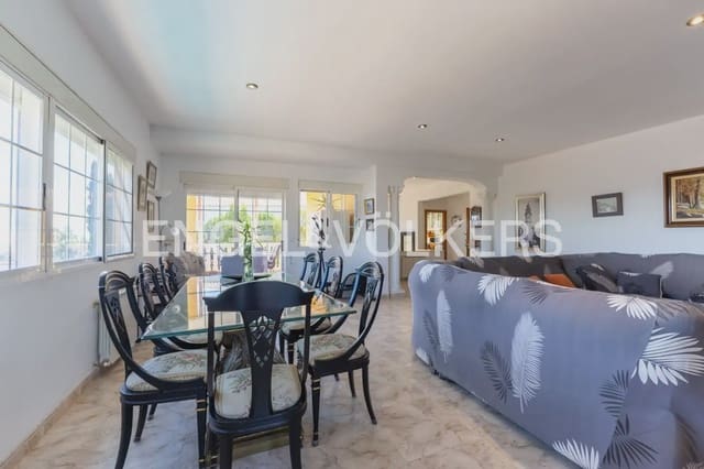 4 soveværelse Villa til salg i Chiva med swimmingpool garage - € 378.000 (Ref: 9898007)
