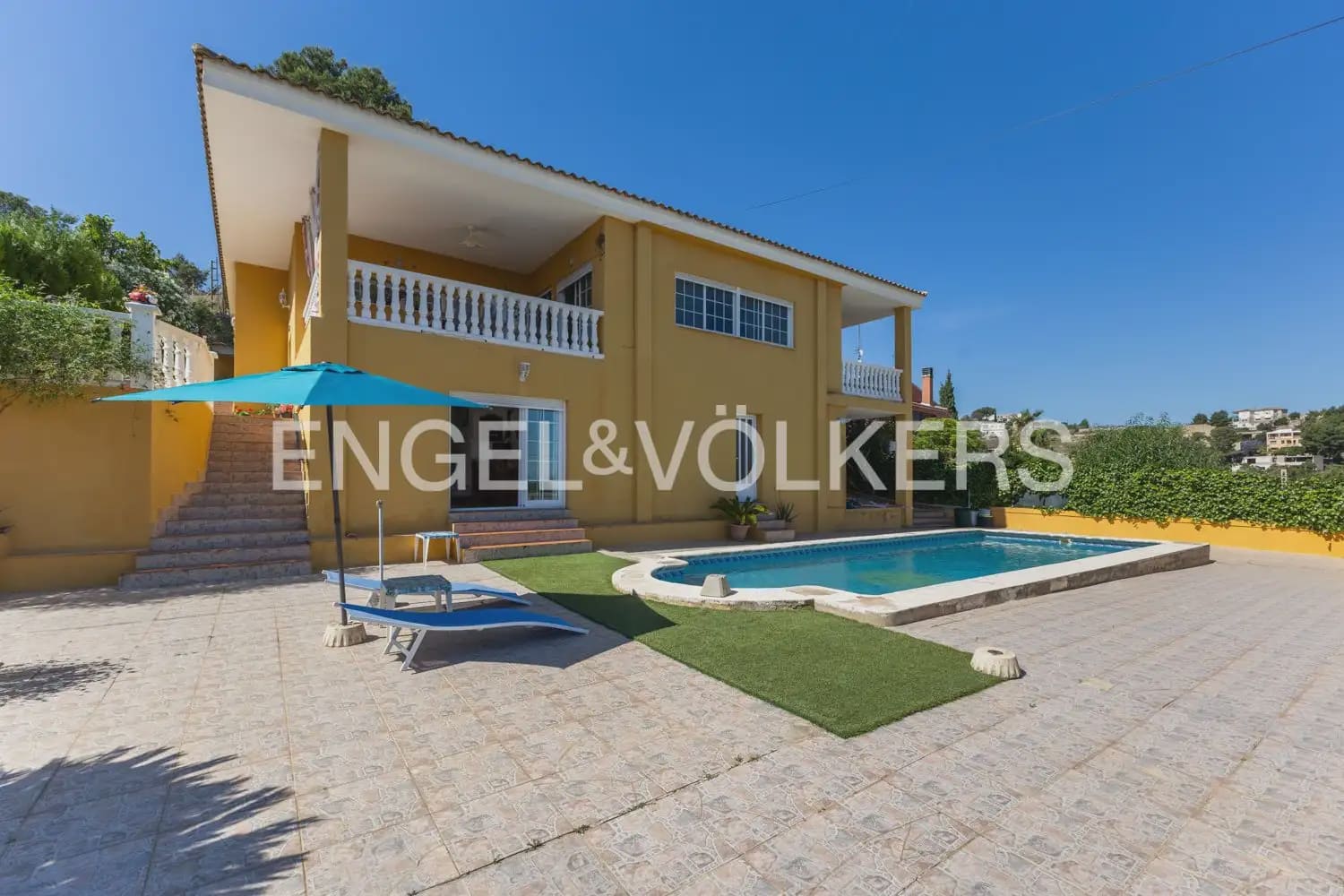 4 soveværelse Villa til salg i Chiva med swimmingpool garage - € 378.000 (Ref: 9898007)