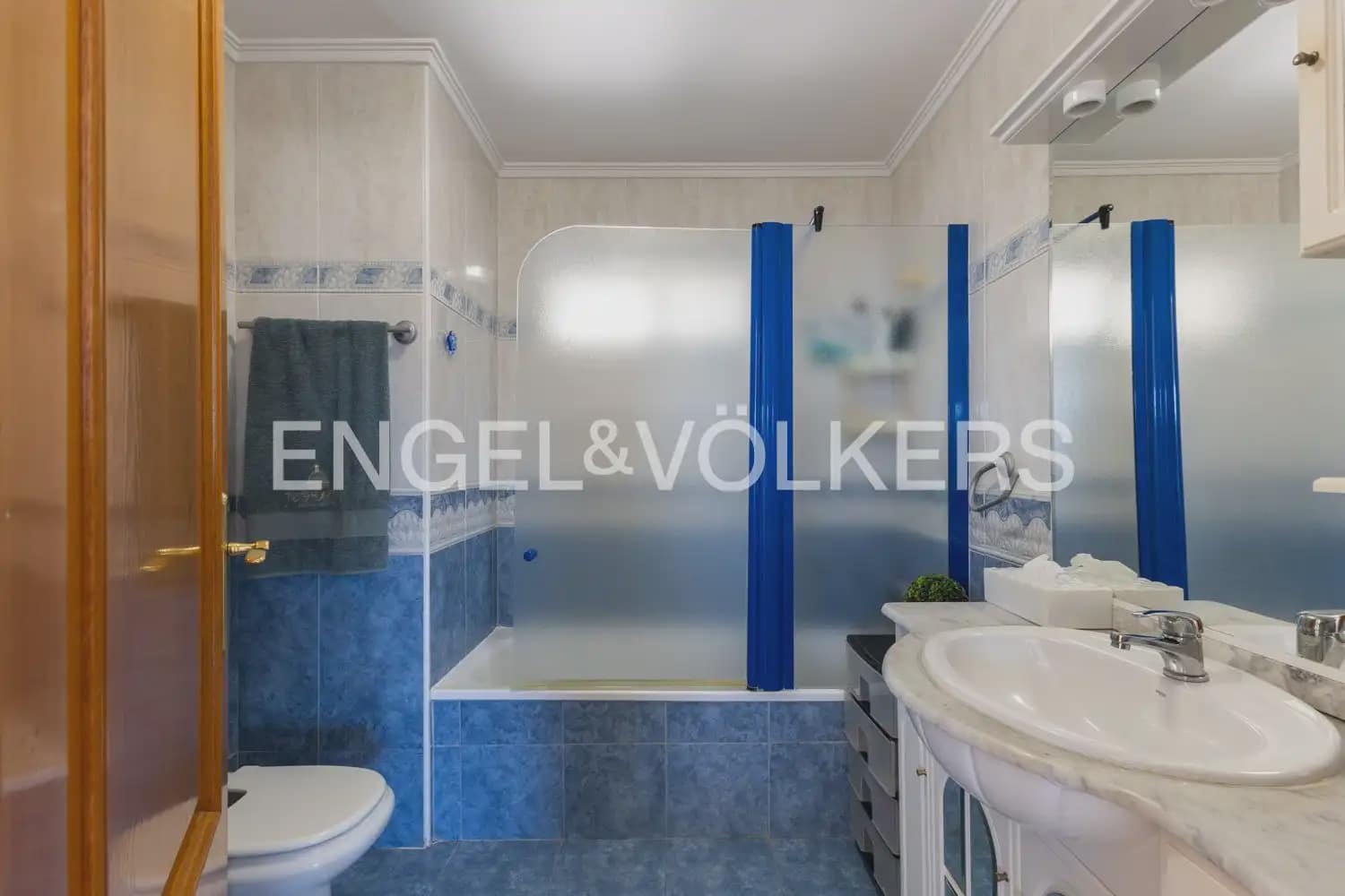 4 soveværelse Villa til salg i Chiva med swimmingpool garage - € 378.000 (Ref: 9898007)