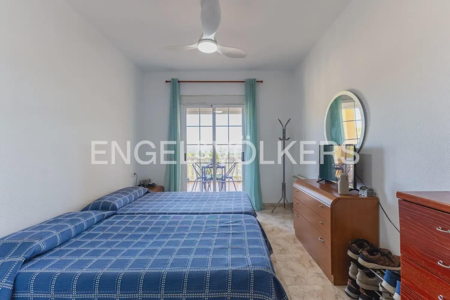 4 soveværelse Villa til salg i Chiva med swimmingpool garage - € 378.000 (Ref: 9898007)