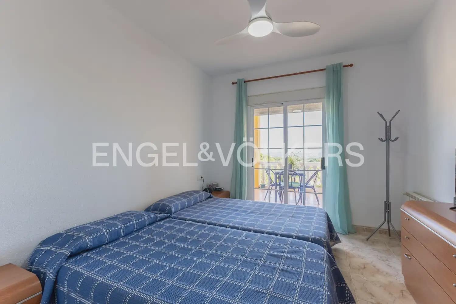 4 soveværelse Villa til salg i Chiva med swimmingpool garage - € 378.000 (Ref: 9898007)