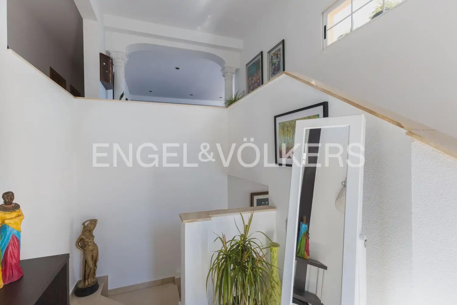 4 soveværelse Villa til salg i Chiva med swimmingpool garage - € 378.000 (Ref: 9898007)