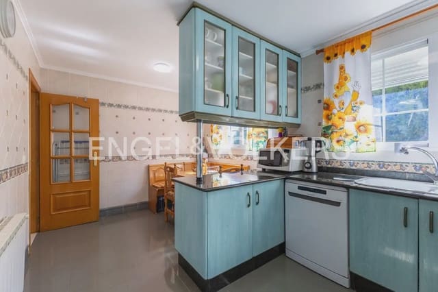 4 soveværelse Villa til salg i Chiva med swimmingpool garage - € 378.000 (Ref: 9898007)