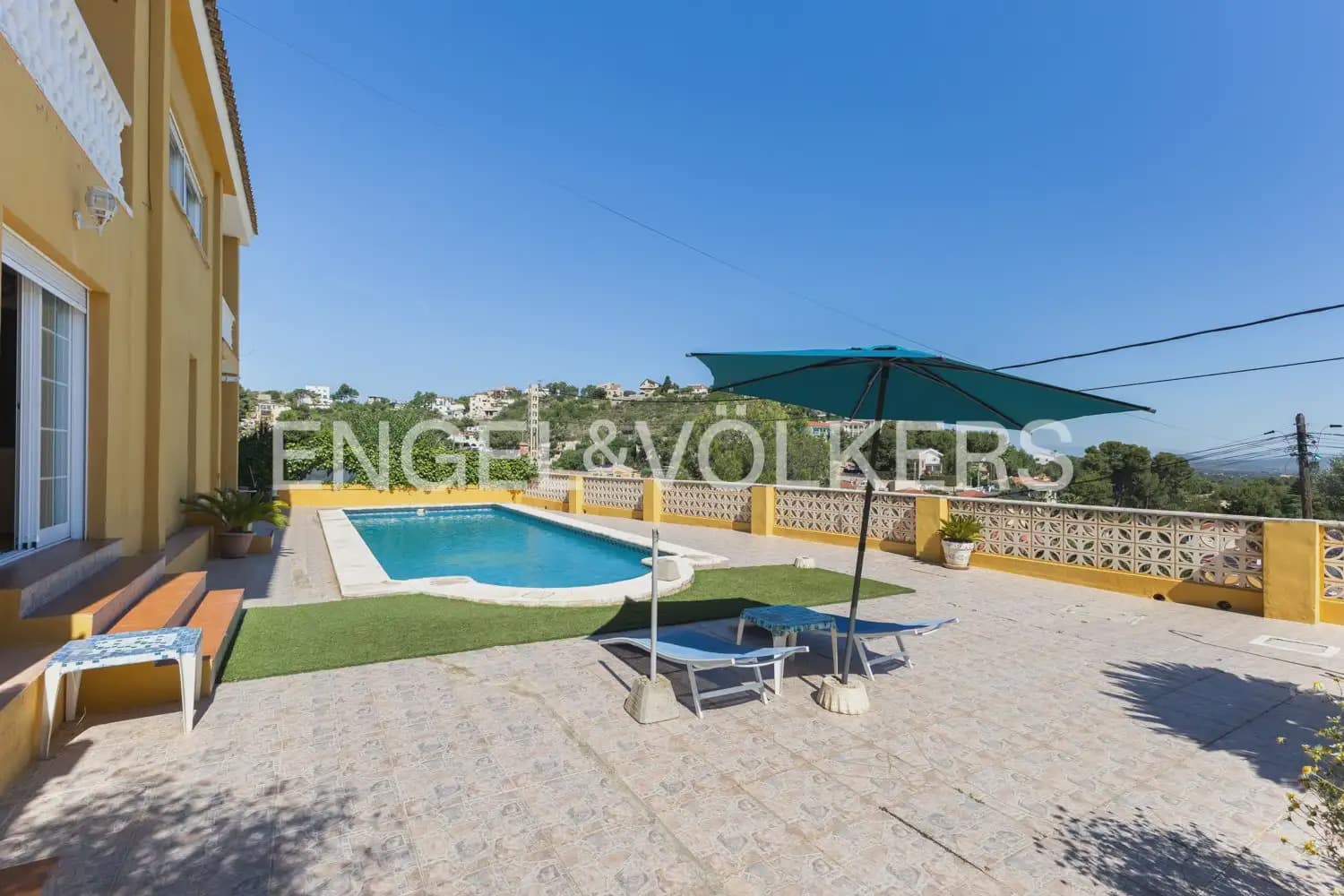4 soveværelse Villa til salg i Chiva med swimmingpool garage - € 378.000 (Ref: 9898007)