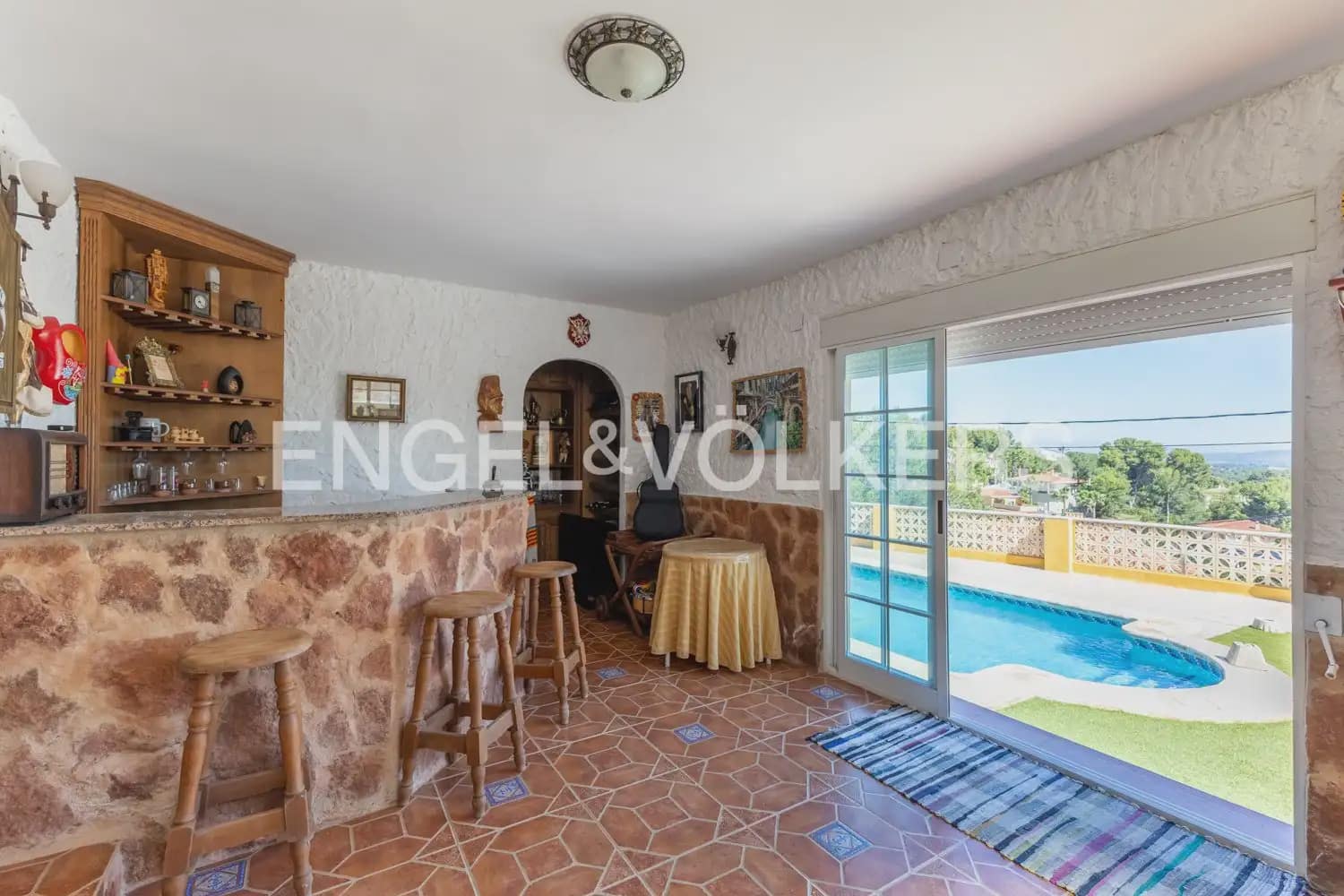 4 soveværelse Villa til salg i Chiva med swimmingpool garage - € 378.000 (Ref: 9898007)