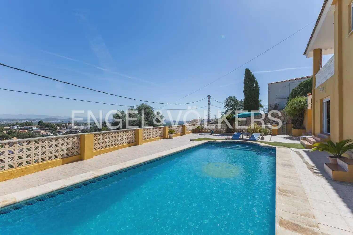 4 soveværelse Villa til salg i Chiva med swimmingpool garage - € 378.000 (Ref: 9898007)