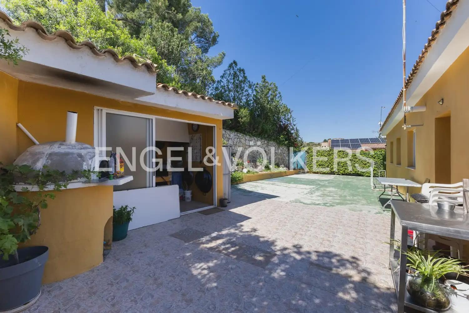 4 soveværelse Villa til salg i Chiva med swimmingpool garage - € 378.000 (Ref: 9898007)