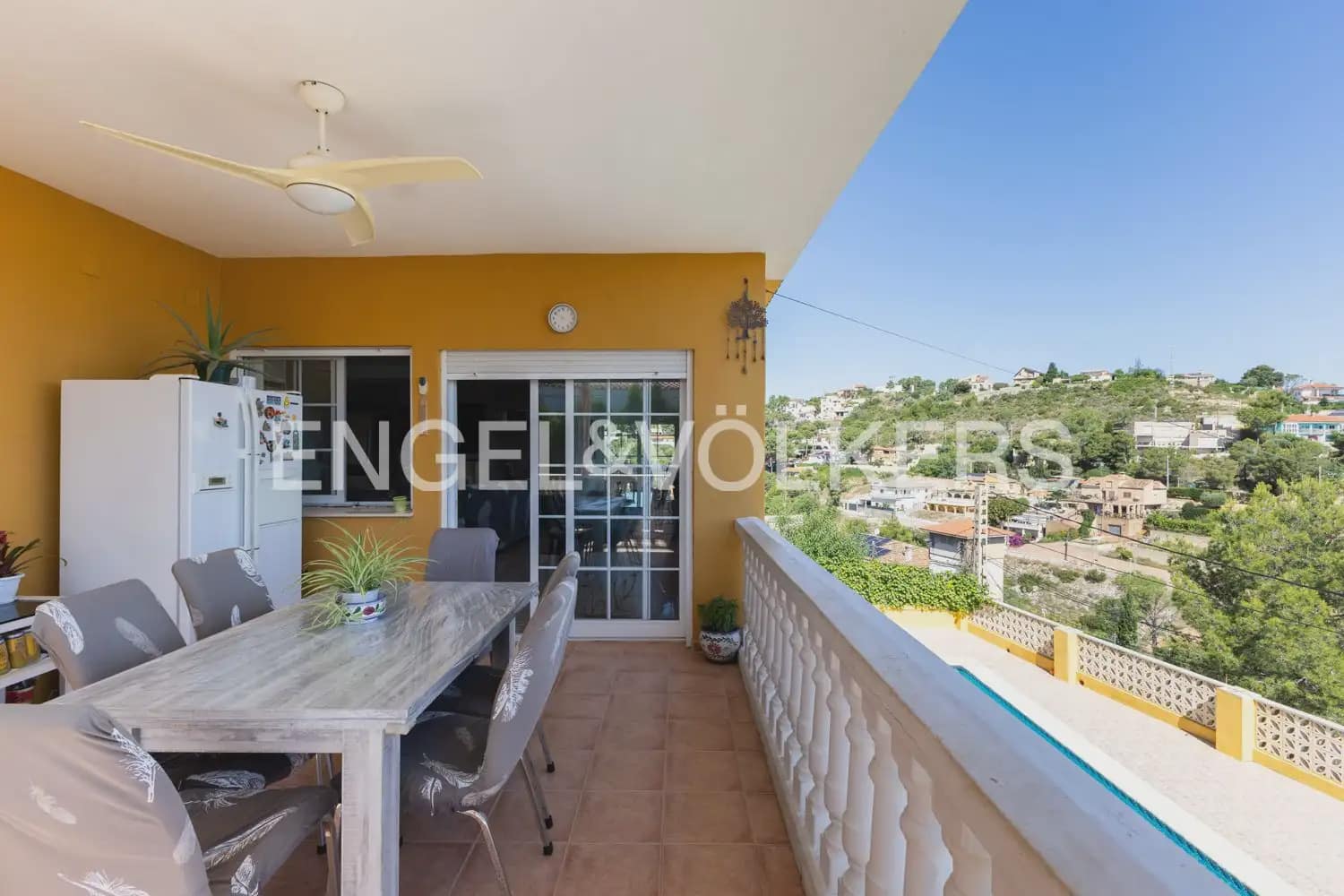 4 soveværelse Villa til salg i Chiva med swimmingpool garage - € 378.000 (Ref: 9898007)