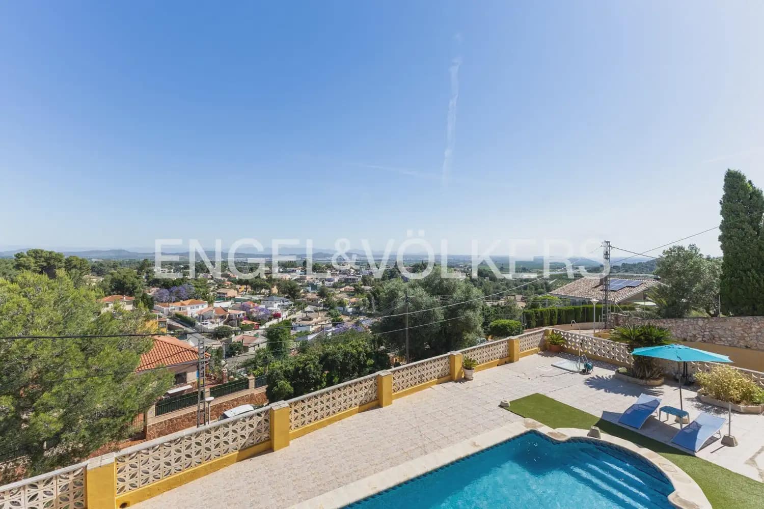 4 soveværelse Villa til salg i Chiva med swimmingpool garage - € 378.000 (Ref: 9898007)