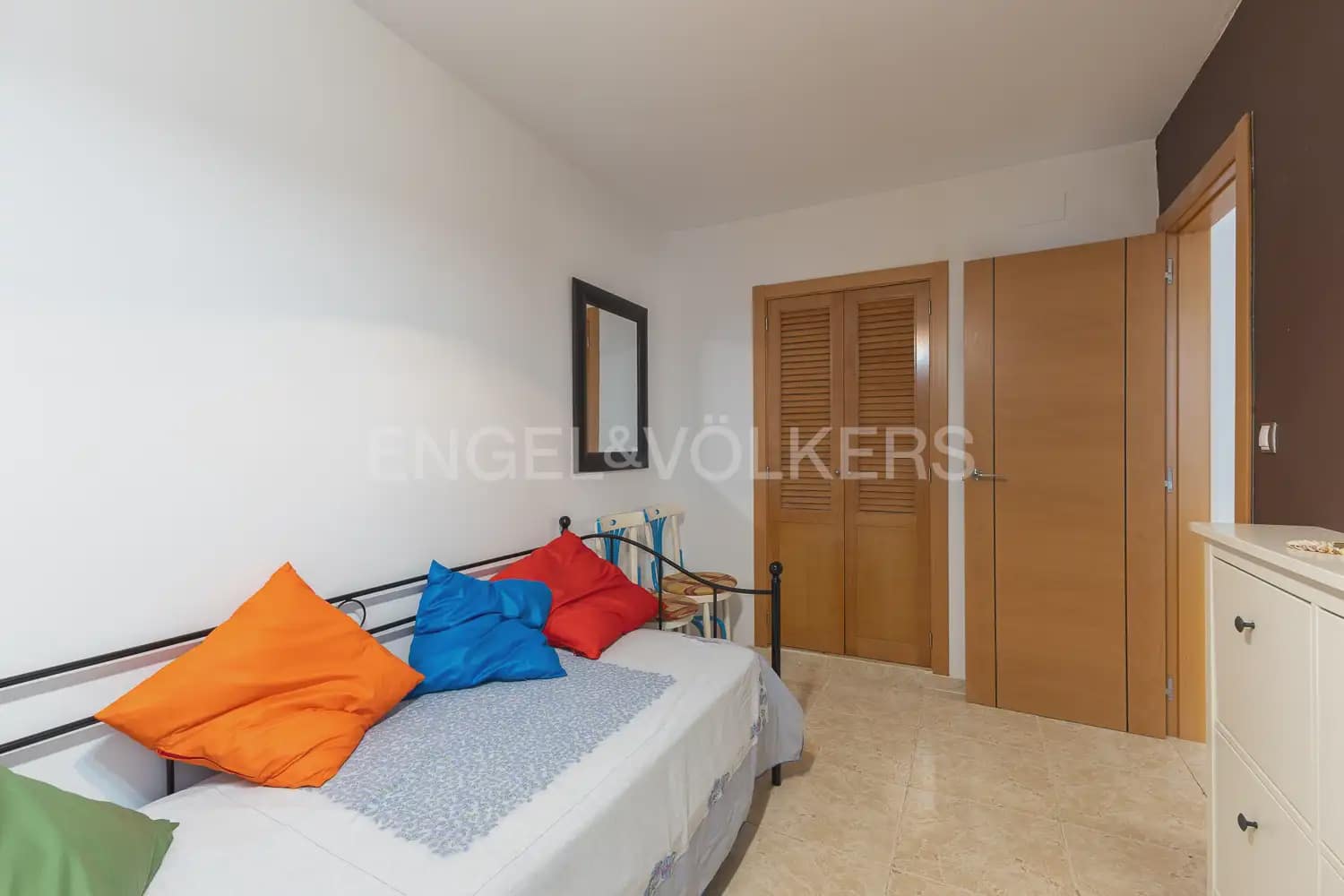 3 bedroom Apartment for sale in Requena - € 144,900 (Ref: 9898008)