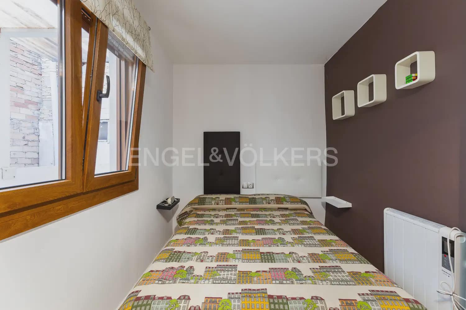 3 bedroom Apartment for sale in Requena - € 144,900 (Ref: 9898008)