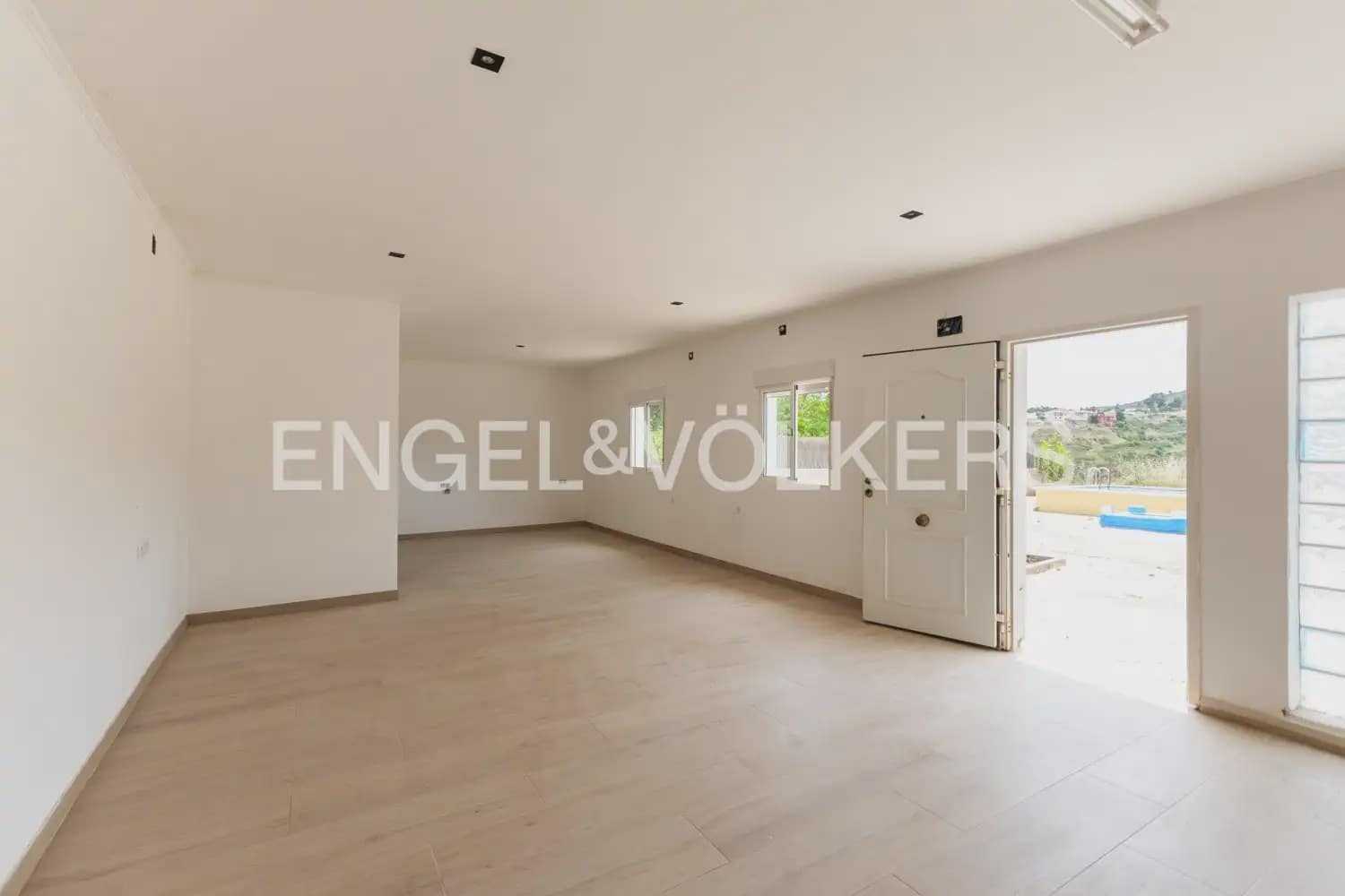 3 bedroom Villa for sale in Turis with pool garage - € 279,000 (Ref: 9898009)