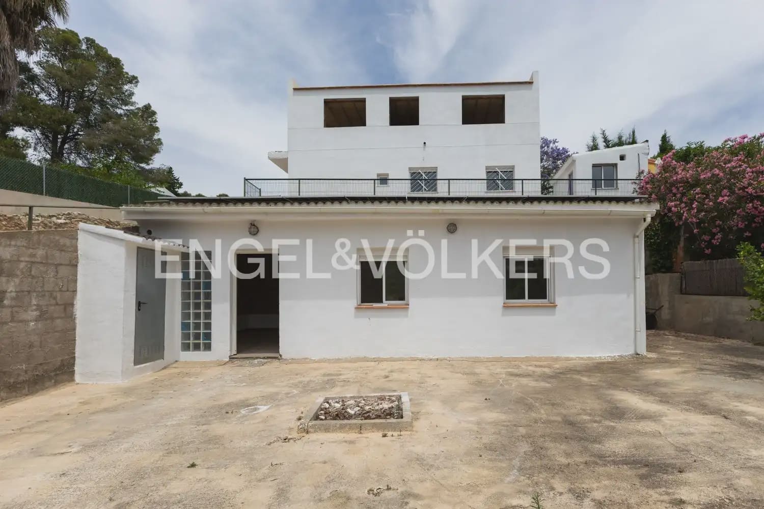 3 bedroom Villa for sale in Turis with pool garage - € 279,000 (Ref: 9898009)