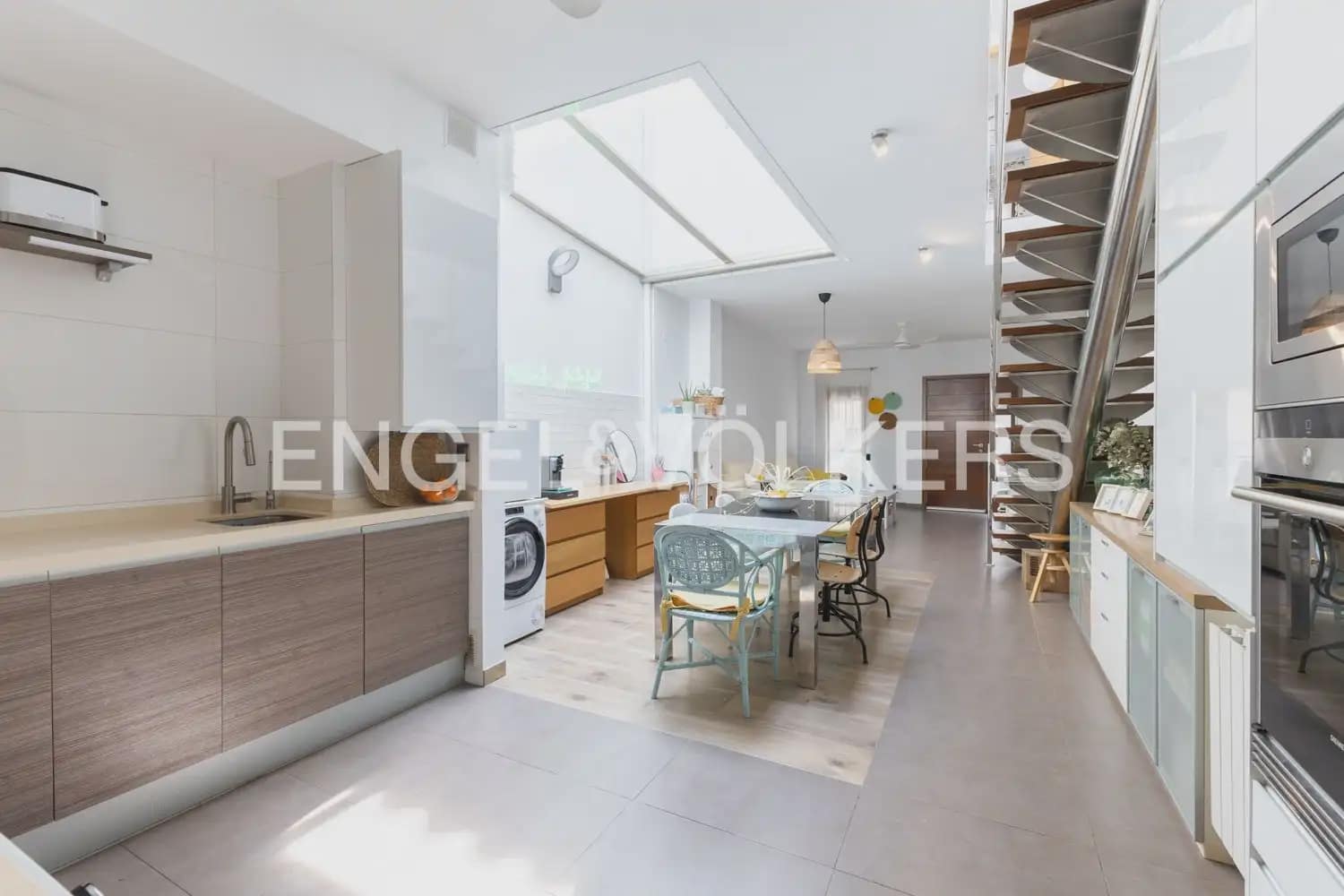 4 bedroom Townhouse for rent in Valencia city - € 1,800 (Ref: 9898010)