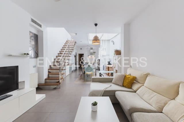4 bedroom Townhouse for rent in Massarrojos, Valencia city - € 1,800 (Ref: 9898010)
