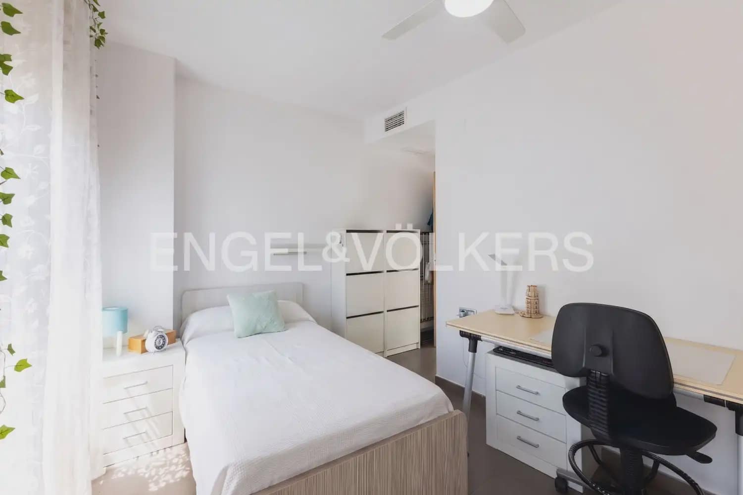 4 bedroom Townhouse for rent in Valencia city - € 1,800 (Ref: 9898010)