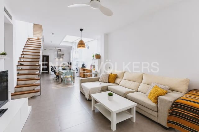 4 bedroom Townhouse for rent in Massarrojos, Valencia city - € 1,800 (Ref: 9898010)