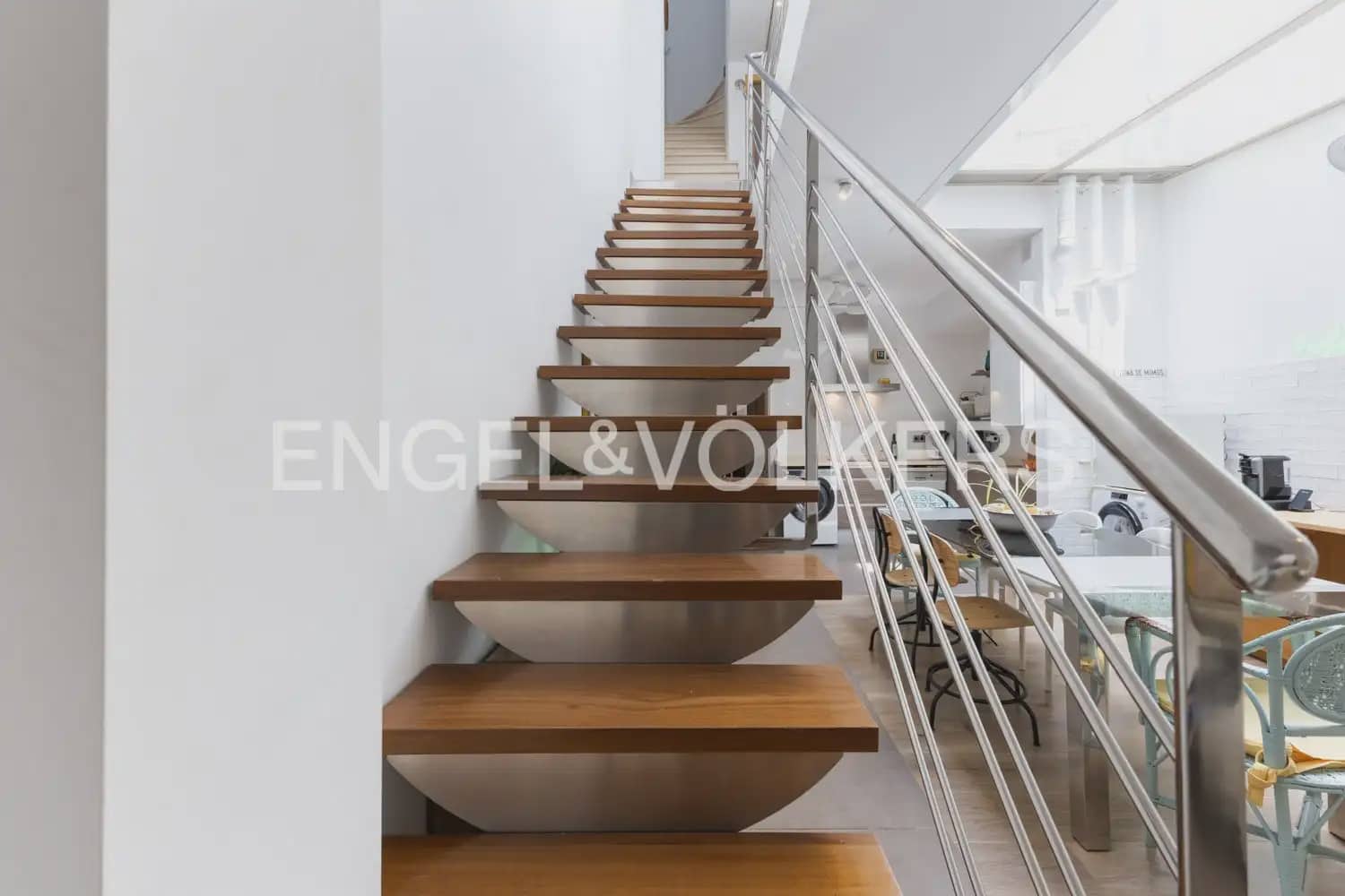 4 bedroom Townhouse for rent in Valencia city - € 1,800 (Ref: 9898010)