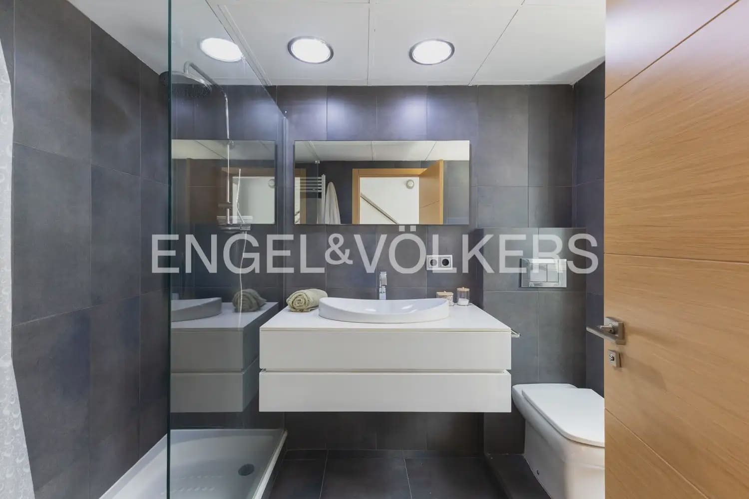 4 bedroom Townhouse for rent in Valencia city - € 1,800 (Ref: 9898010)