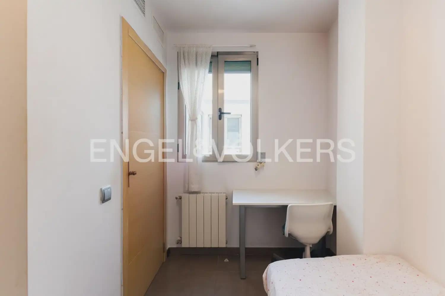 4 bedroom Townhouse for rent in Valencia city - € 1,800 (Ref: 9898010)
