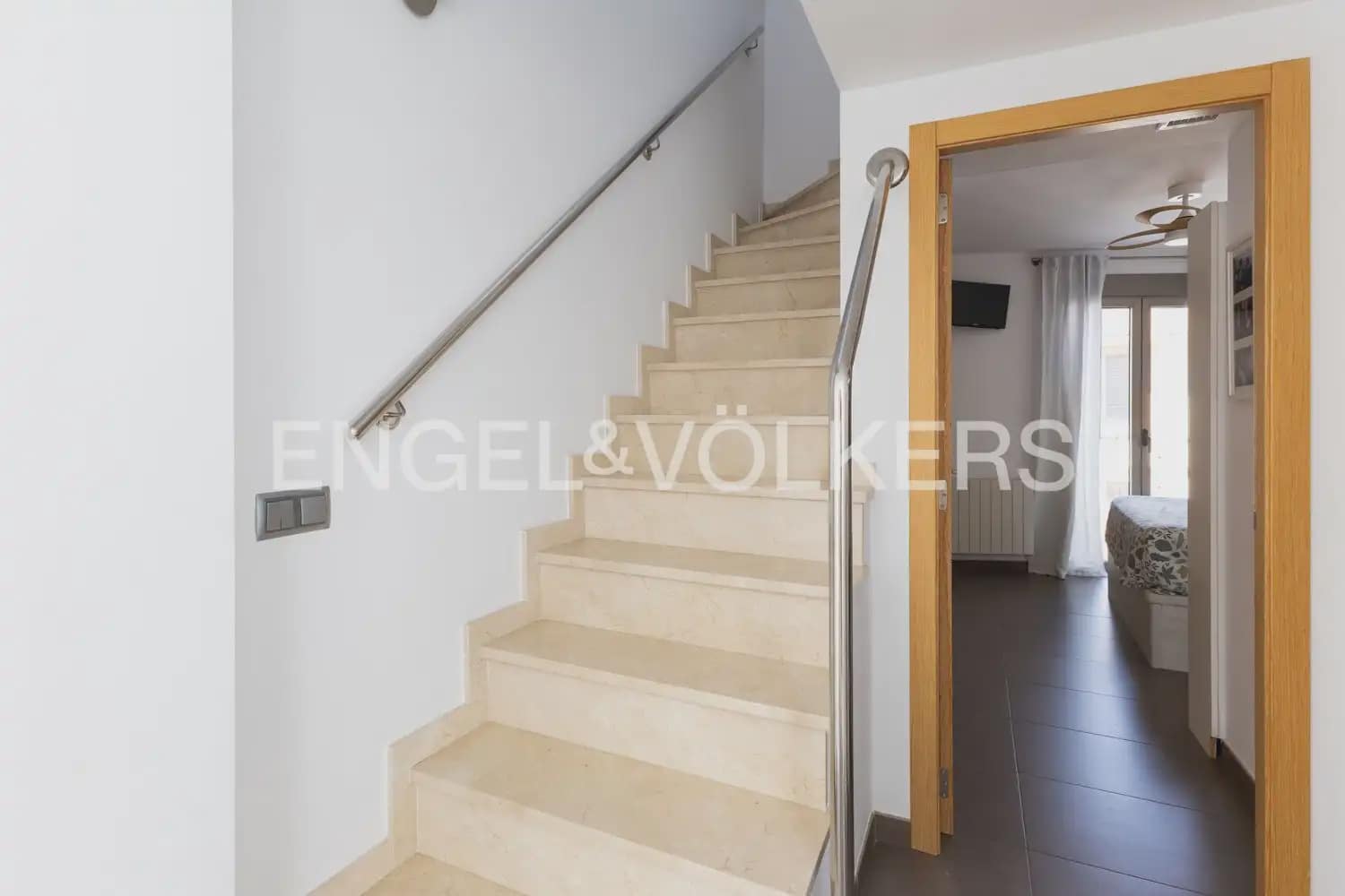 4 bedroom Townhouse for rent in Valencia city - € 1,800 (Ref: 9898010)